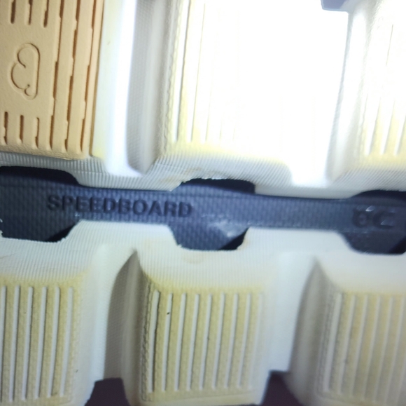 ON Cloud 6 Push SneakerTangerine & Raspberry, Women Size 11 - Picture 16 of 16